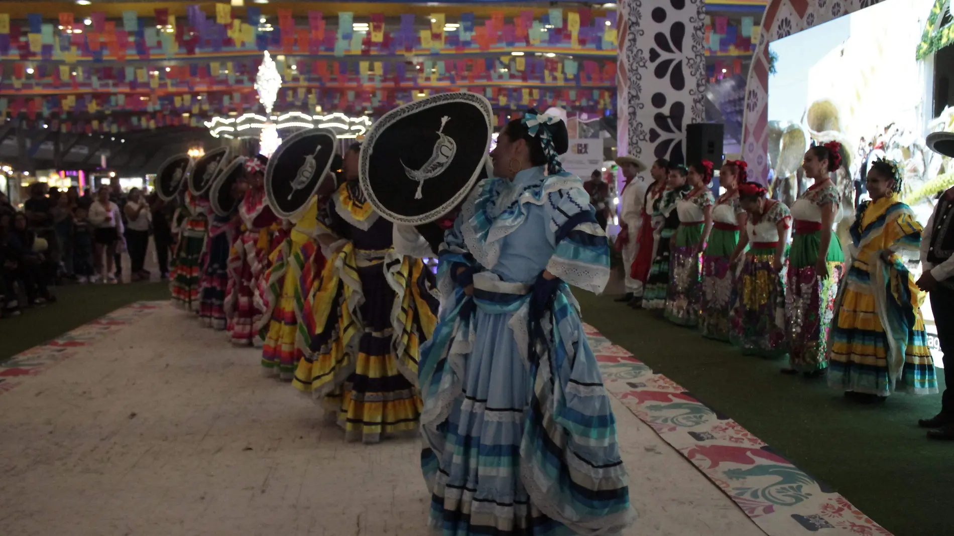 Se despide la Feria de Puebla llena de color y tradición8